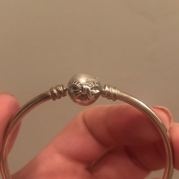 Pandora Limited Edition Bow Bangle - Picture 3 of 4
